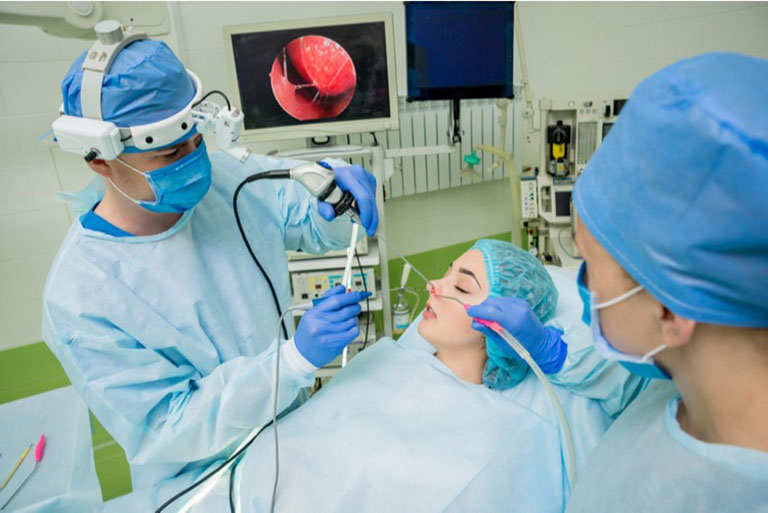 Phương pháp tiếp cận nội soi có hướng dẫn bằng hình ảnh để cắt bỏ các khối u xoang mũi